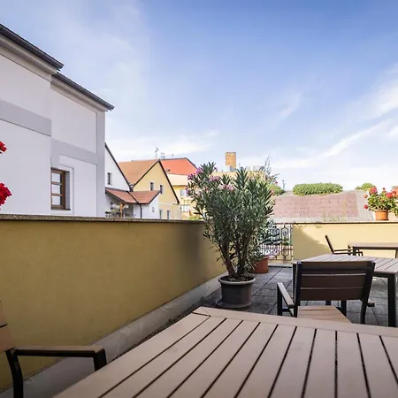 Konukevi Cernej Ptak Jindřichŭv Hradec