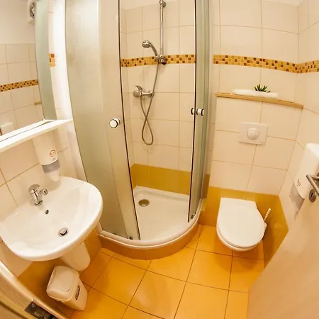Cernej Ptak Konukevi 3*