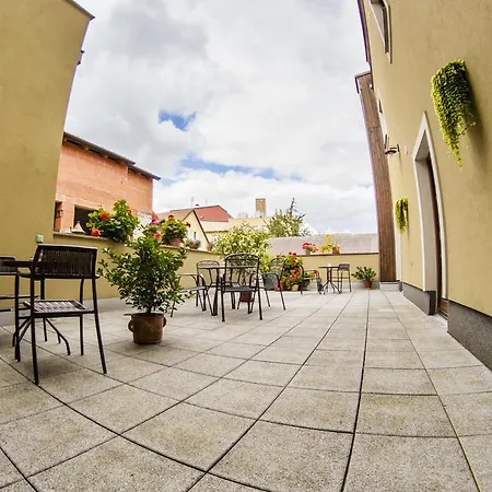Konukevi Cernej Ptak Jindřichŭv Hradec