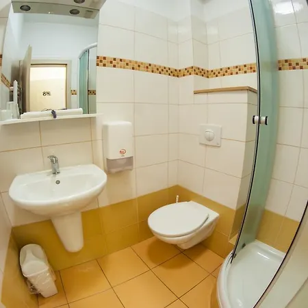 Cernej Ptak Konukevi 3*